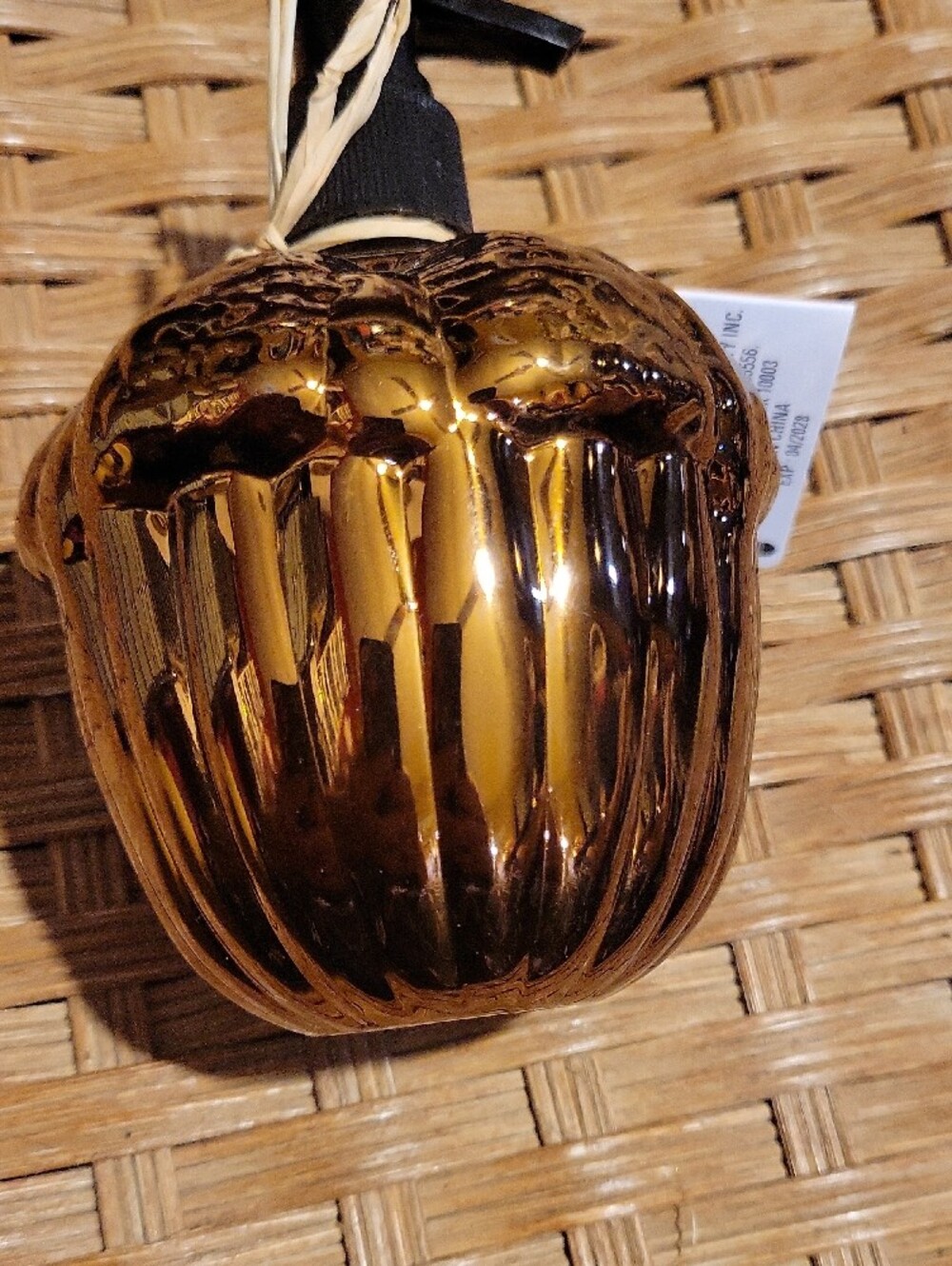 hand soap - Gold Acorn Hand Soap by (Hand & Body) - Picture 2 of 2